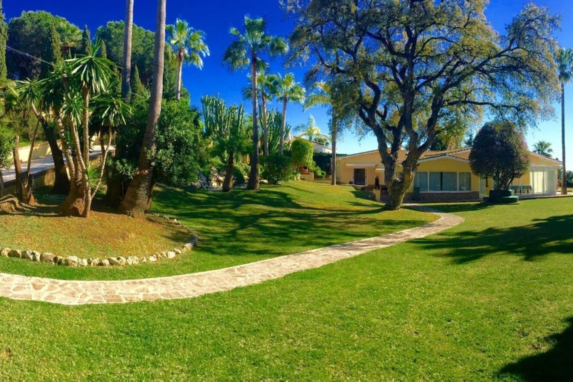 Resale - Villa - Marbella - Elviria