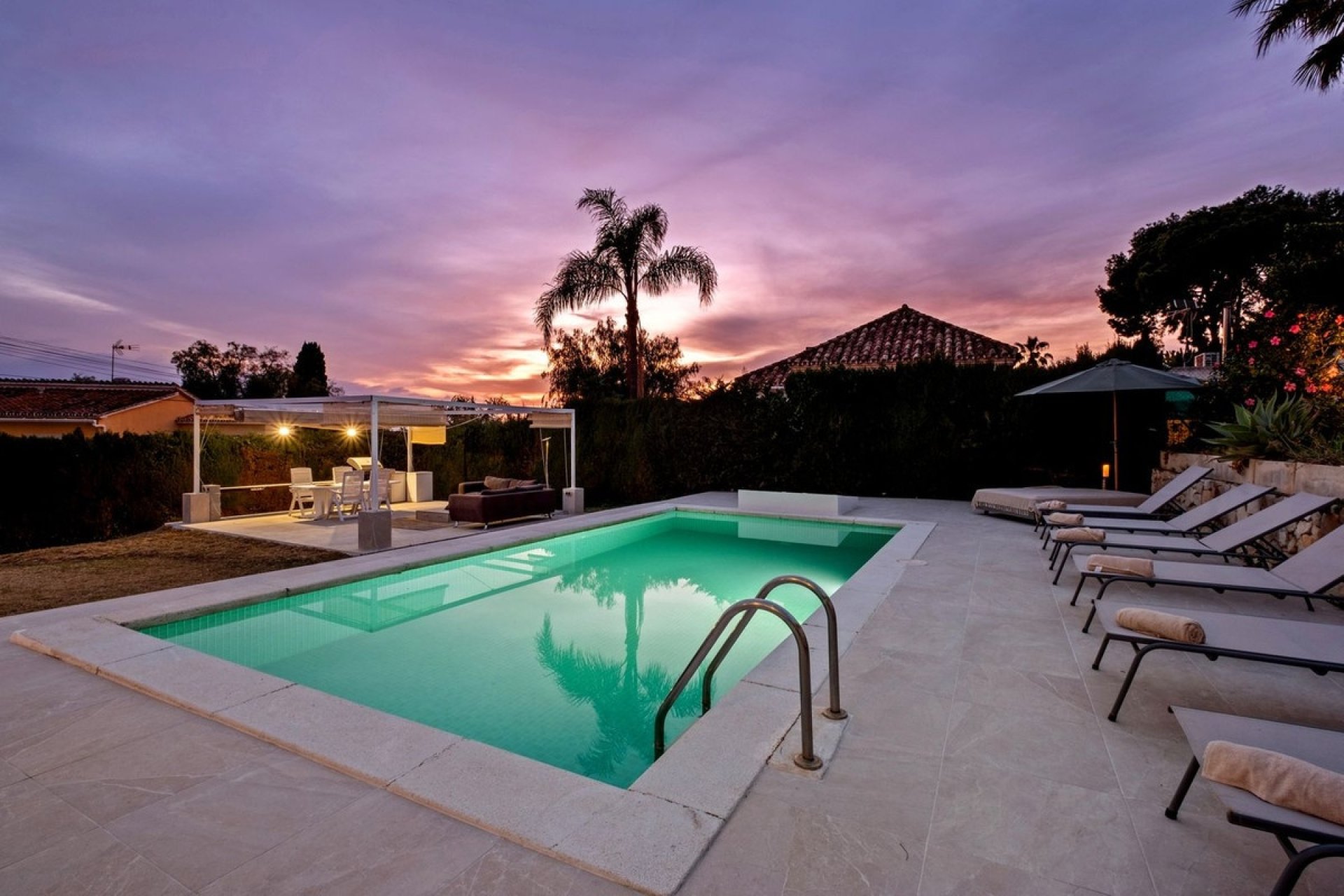 Resale - Villa - Marbella - Elviria