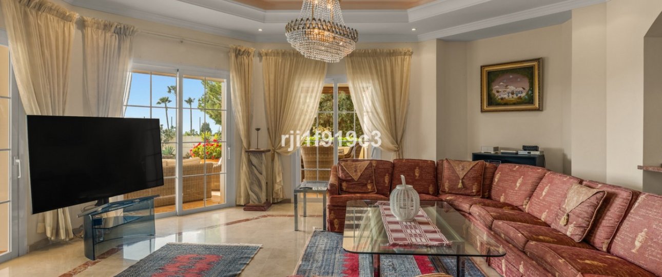 Resale - Villa - Marbella - Elviria