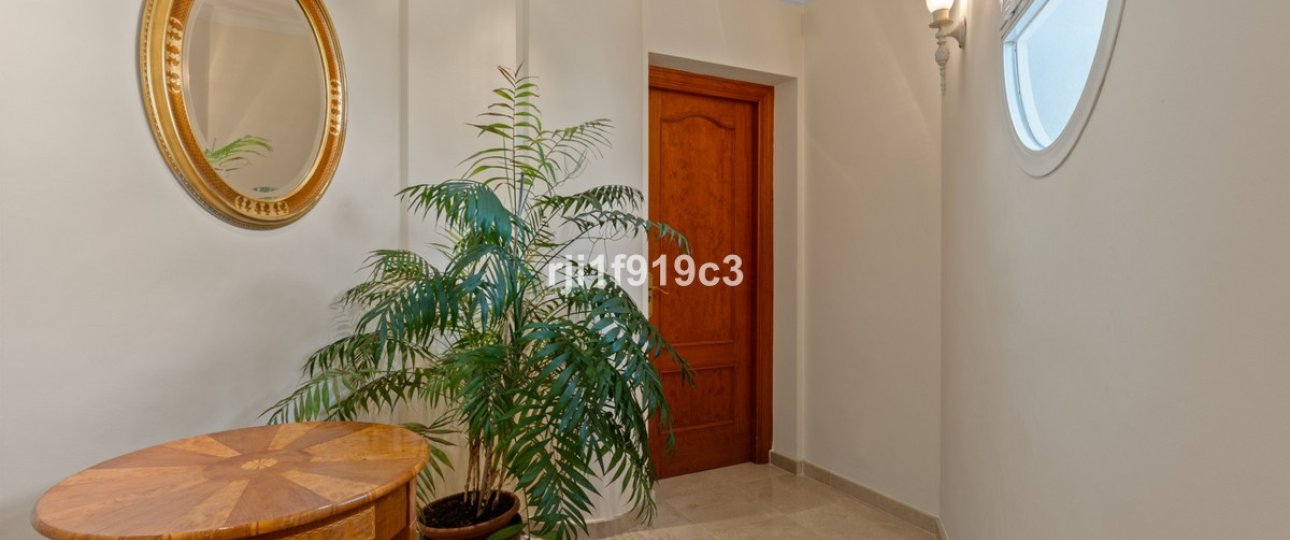 Resale - Villa - Marbella - Elviria