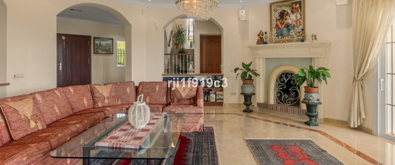 Resale - Villa - Marbella - Elviria