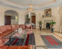 Resale - Villa - Marbella - Elviria