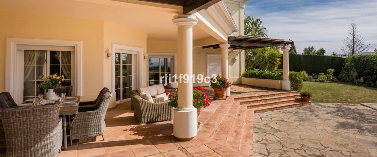 Resale - Villa - Marbella - Elviria
