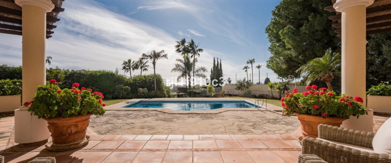 Resale - Villa - Marbella - Elviria