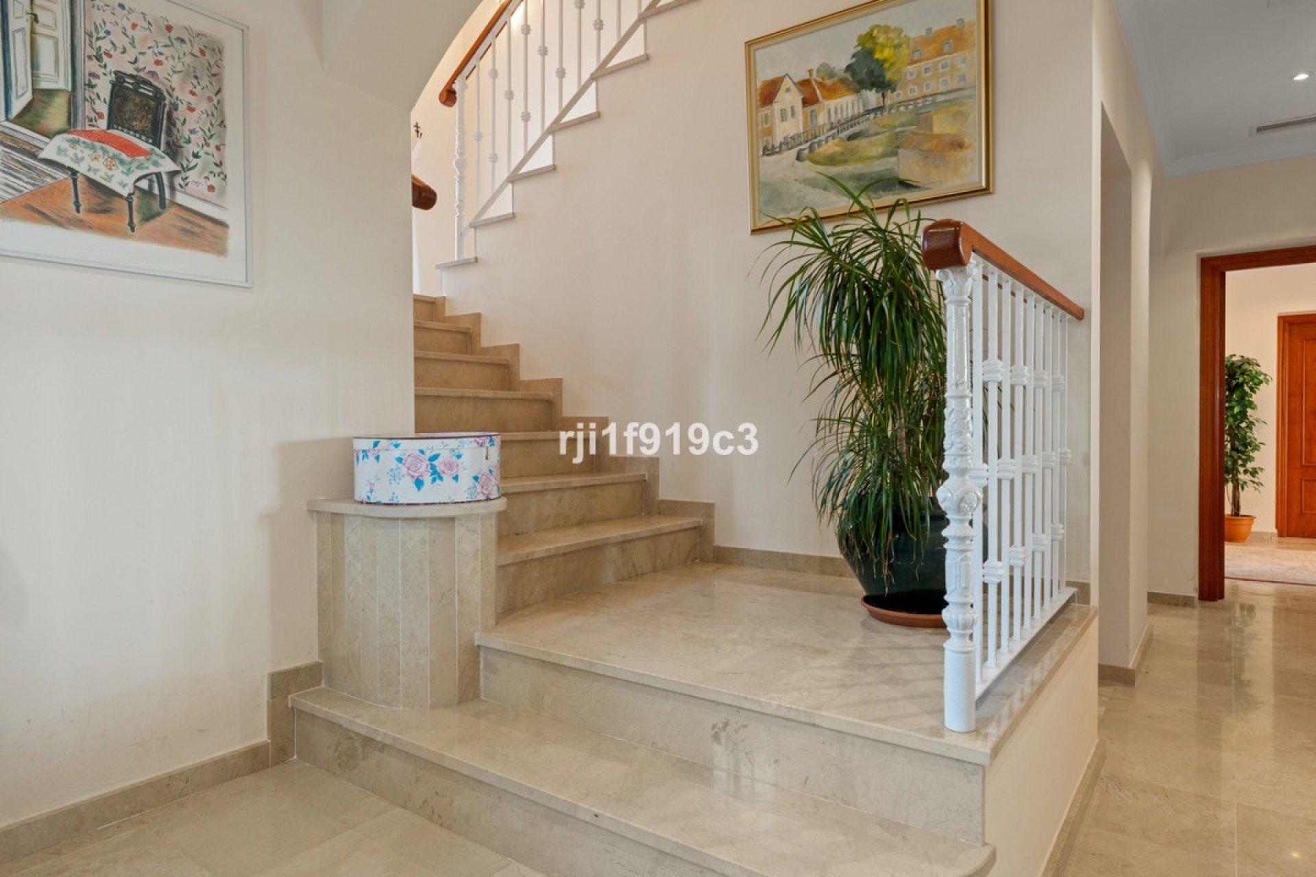 Resale - Villa - Marbella - Elviria
