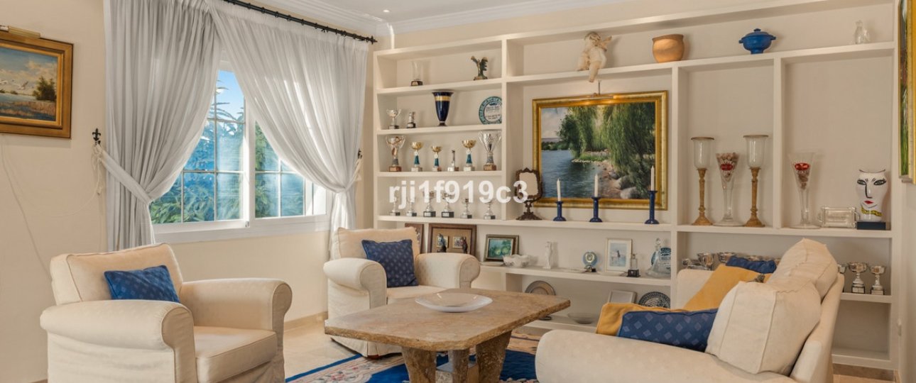 Resale - Villa - Marbella - Elviria
