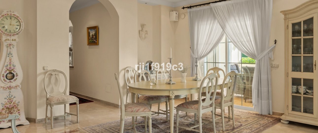 Resale - Villa - Marbella - Elviria