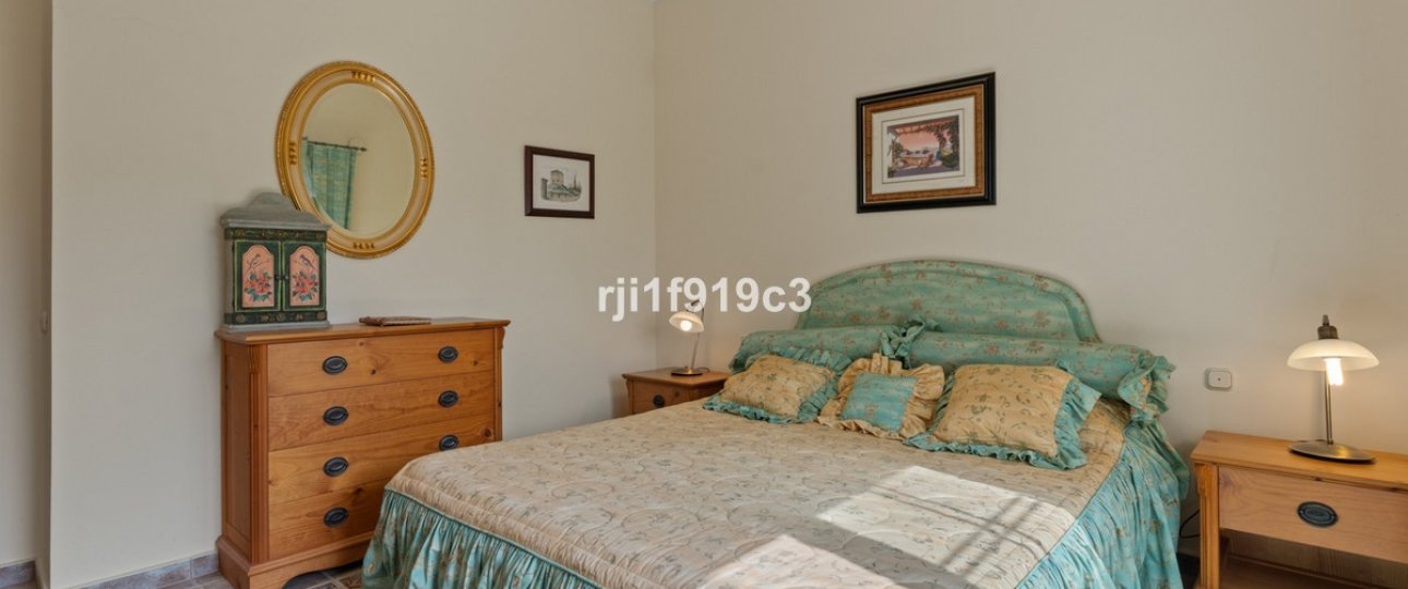 Resale - Villa - Marbella - Elviria