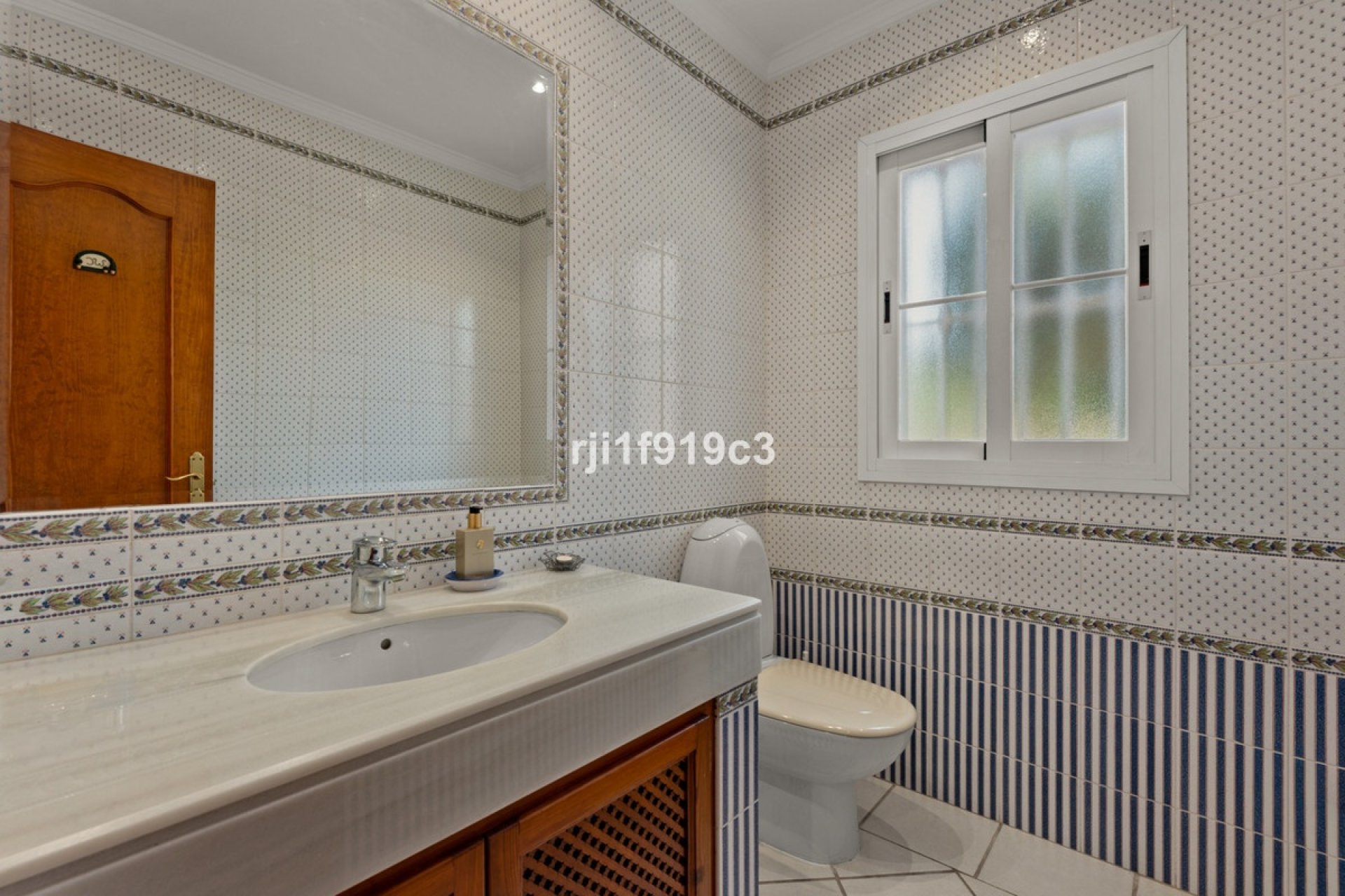 Resale - Villa - Marbella - Elviria
