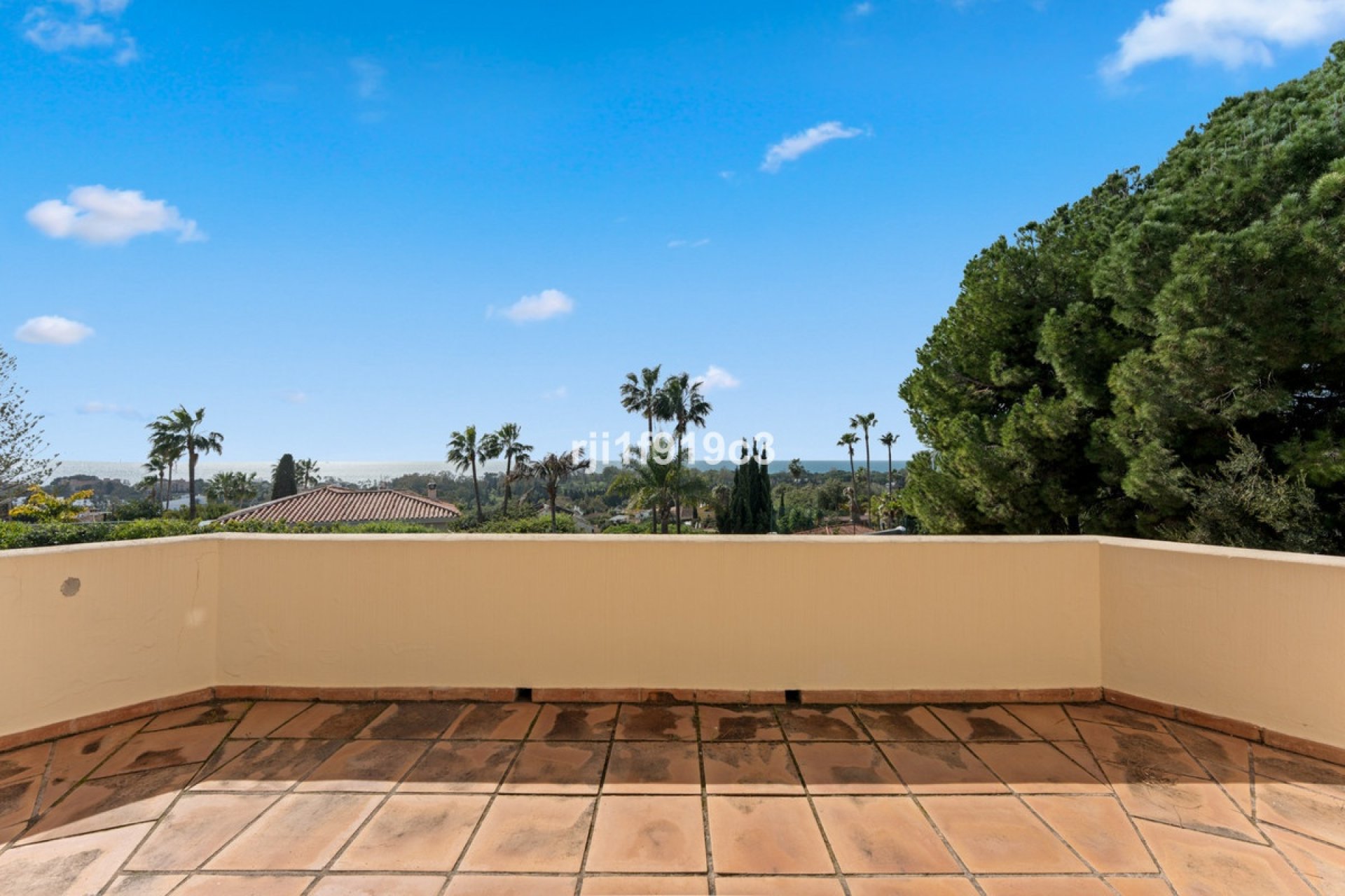 Resale - Villa - Marbella - Elviria