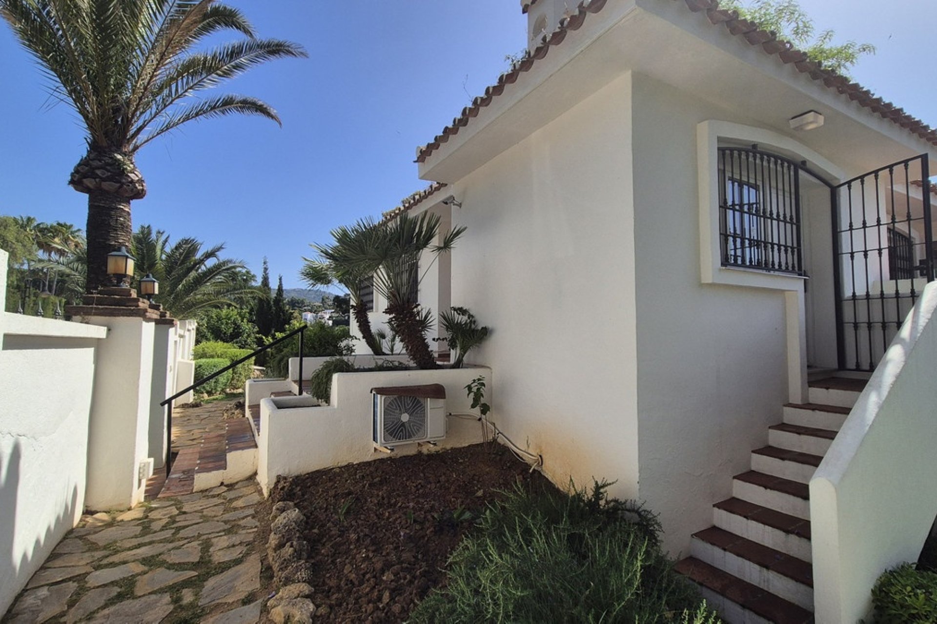 Resale - Villa - Marbella - Elviria