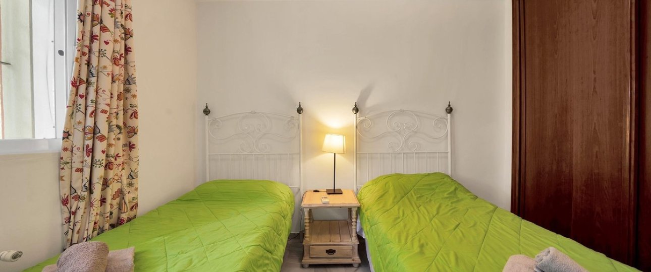 Resale - Villa - Marbella - Elviria