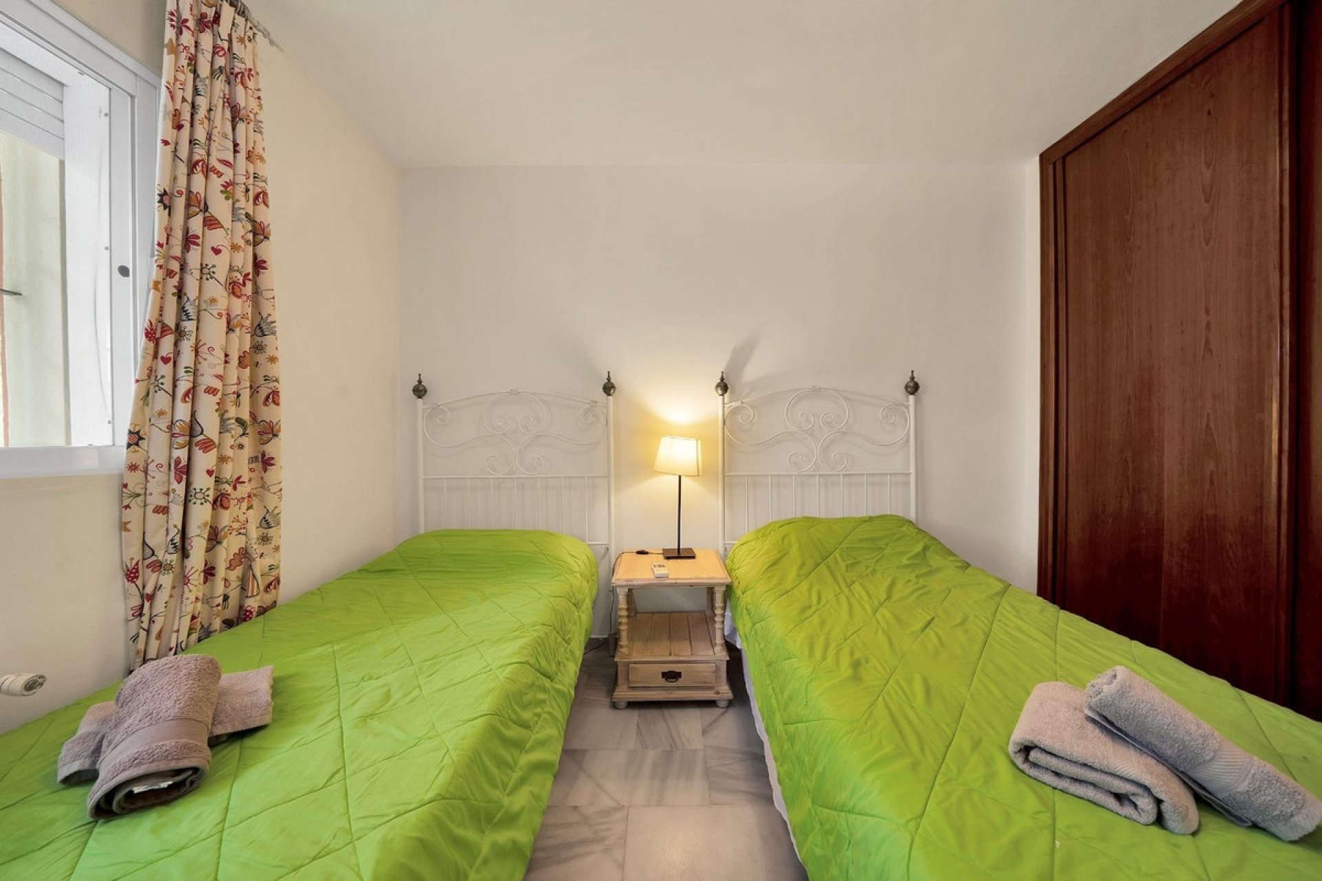 Resale - Villa - Marbella - Elviria