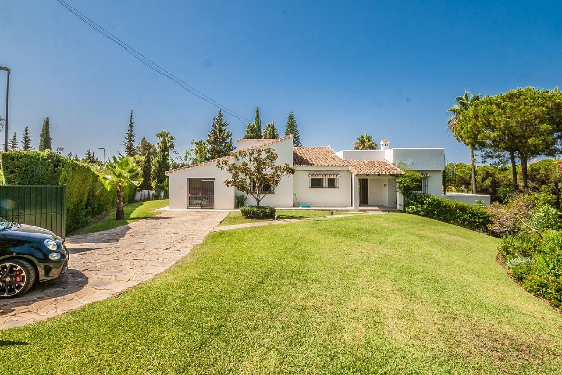 Resale - Villa - Marbella - Elviria