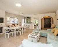 Resale - Villa - Marbella - Elviria