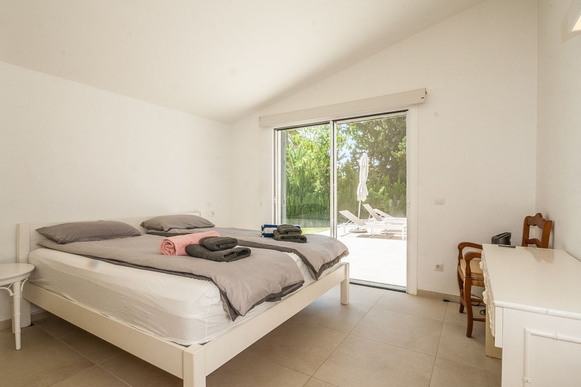 Resale - Villa - Marbella - Elviria