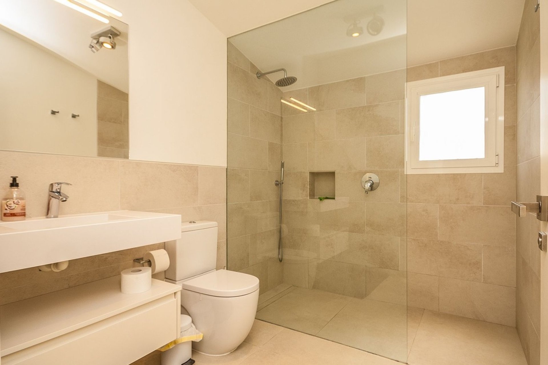Resale - Villa - Marbella - Elviria