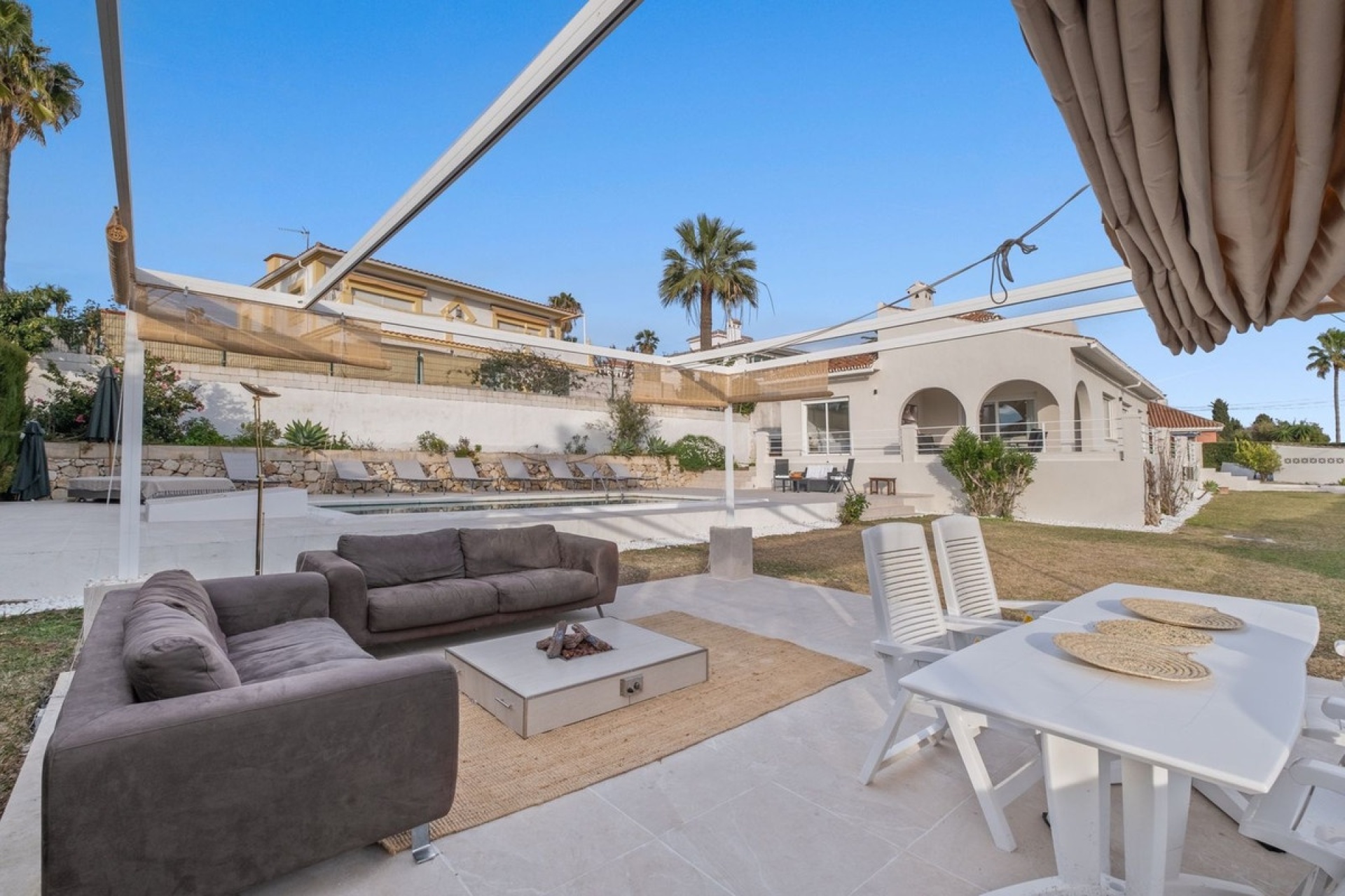 Resale - Villa - Marbella - Elviria