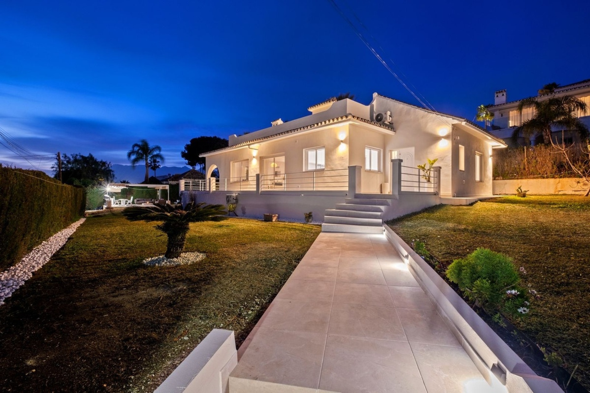 Resale - Villa - Marbella - Elviria