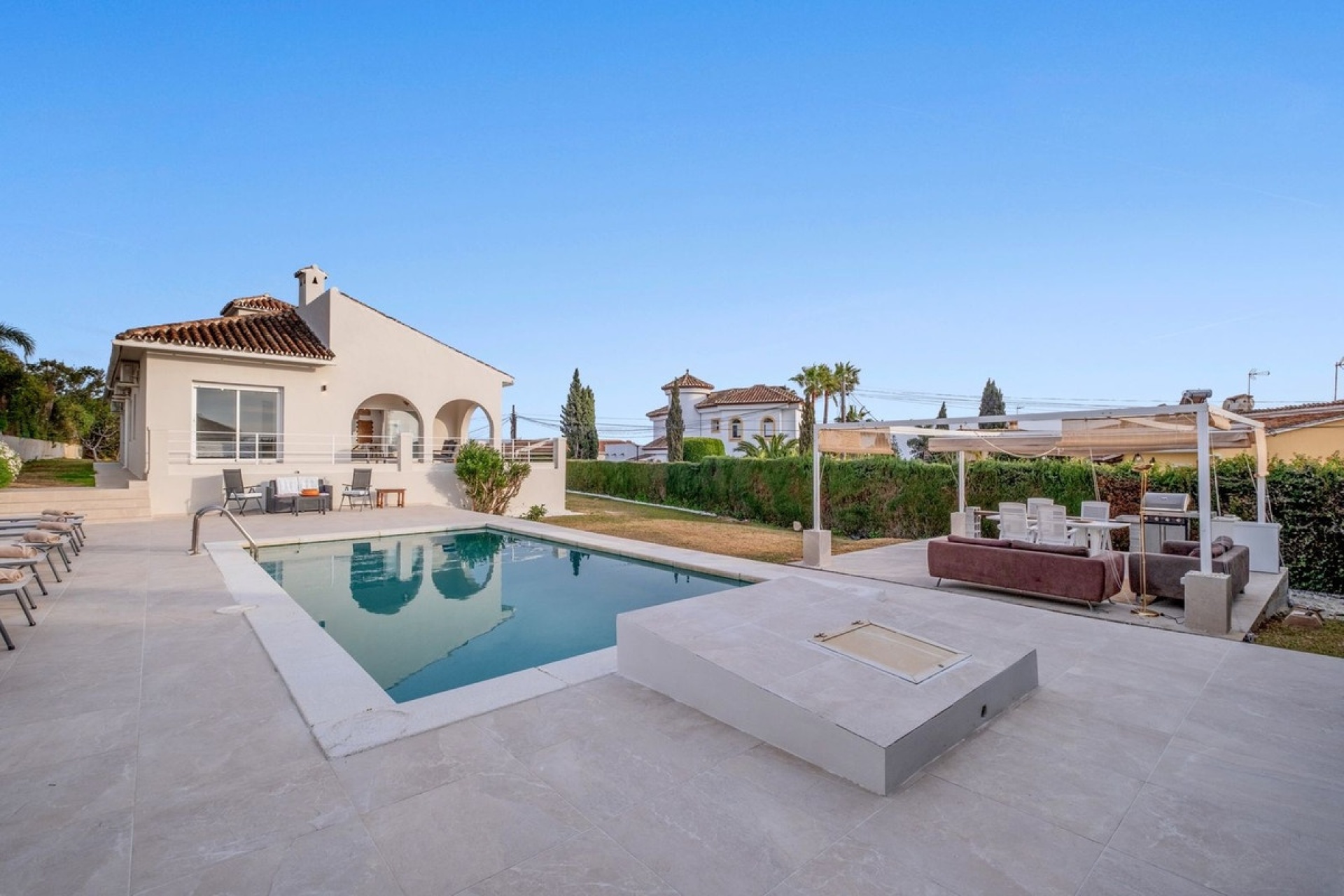 Resale - Villa - Marbella - Elviria