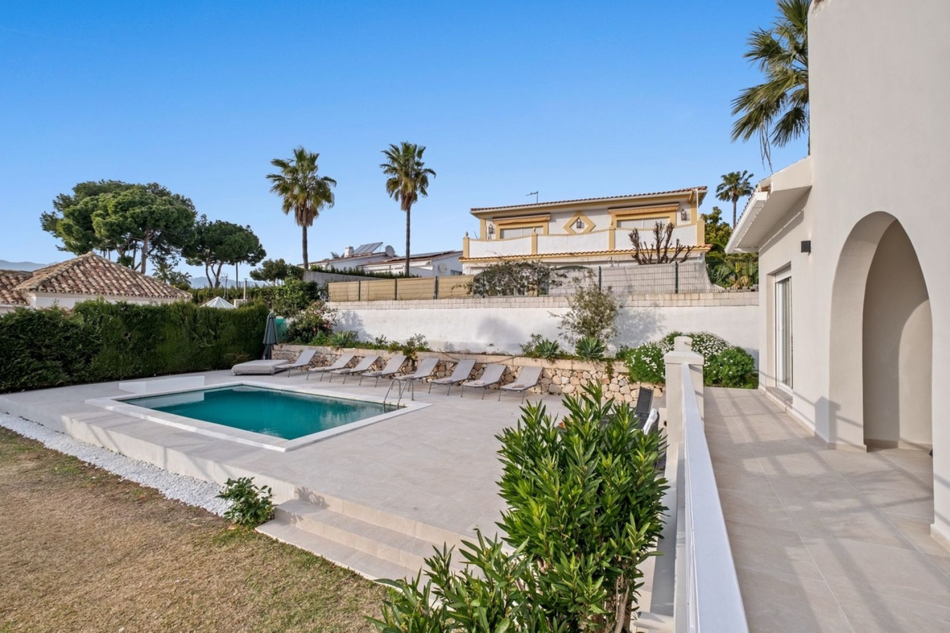 Resale - Villa - Marbella - Elviria