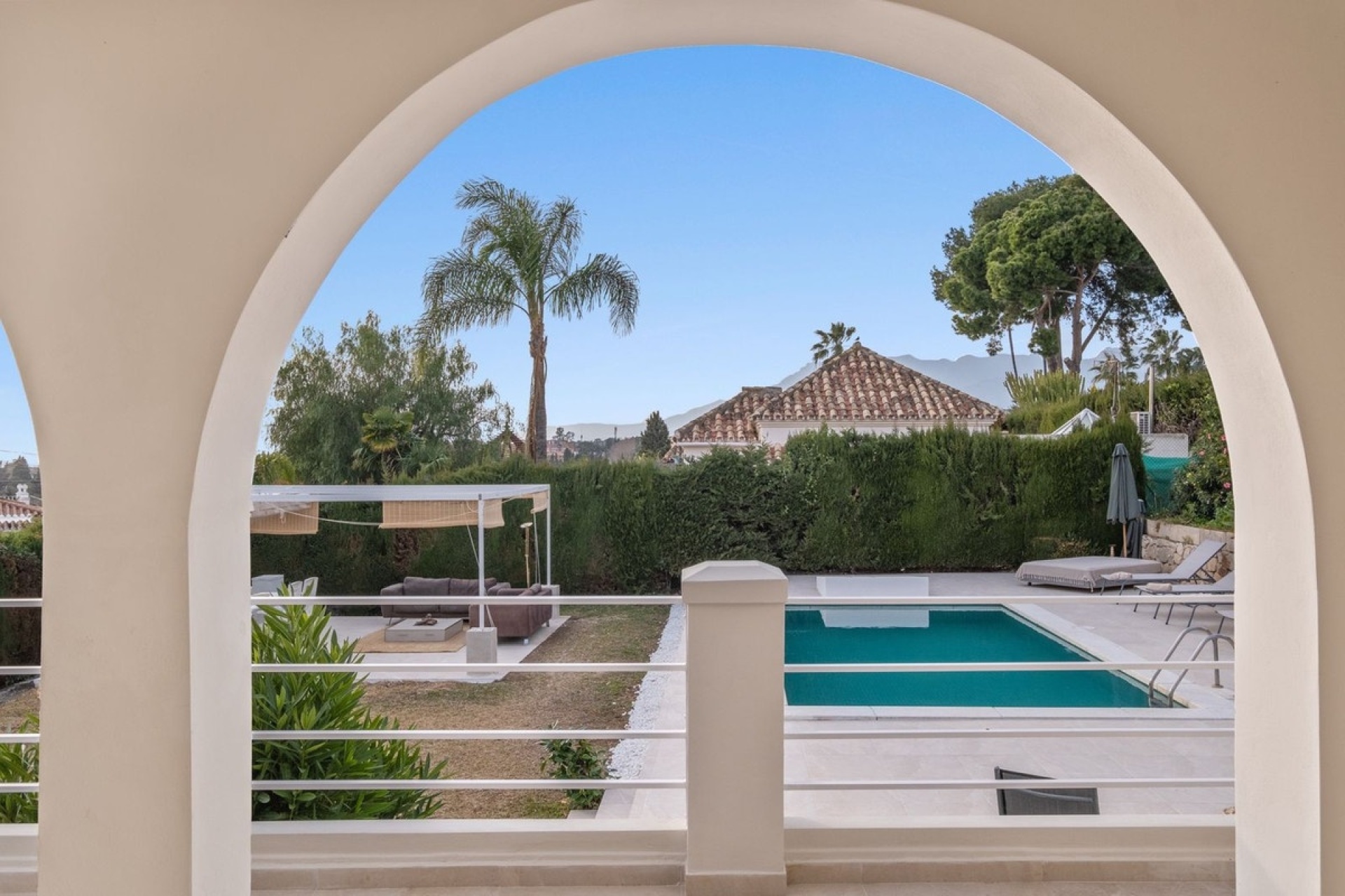 Resale - Villa - Marbella - Elviria