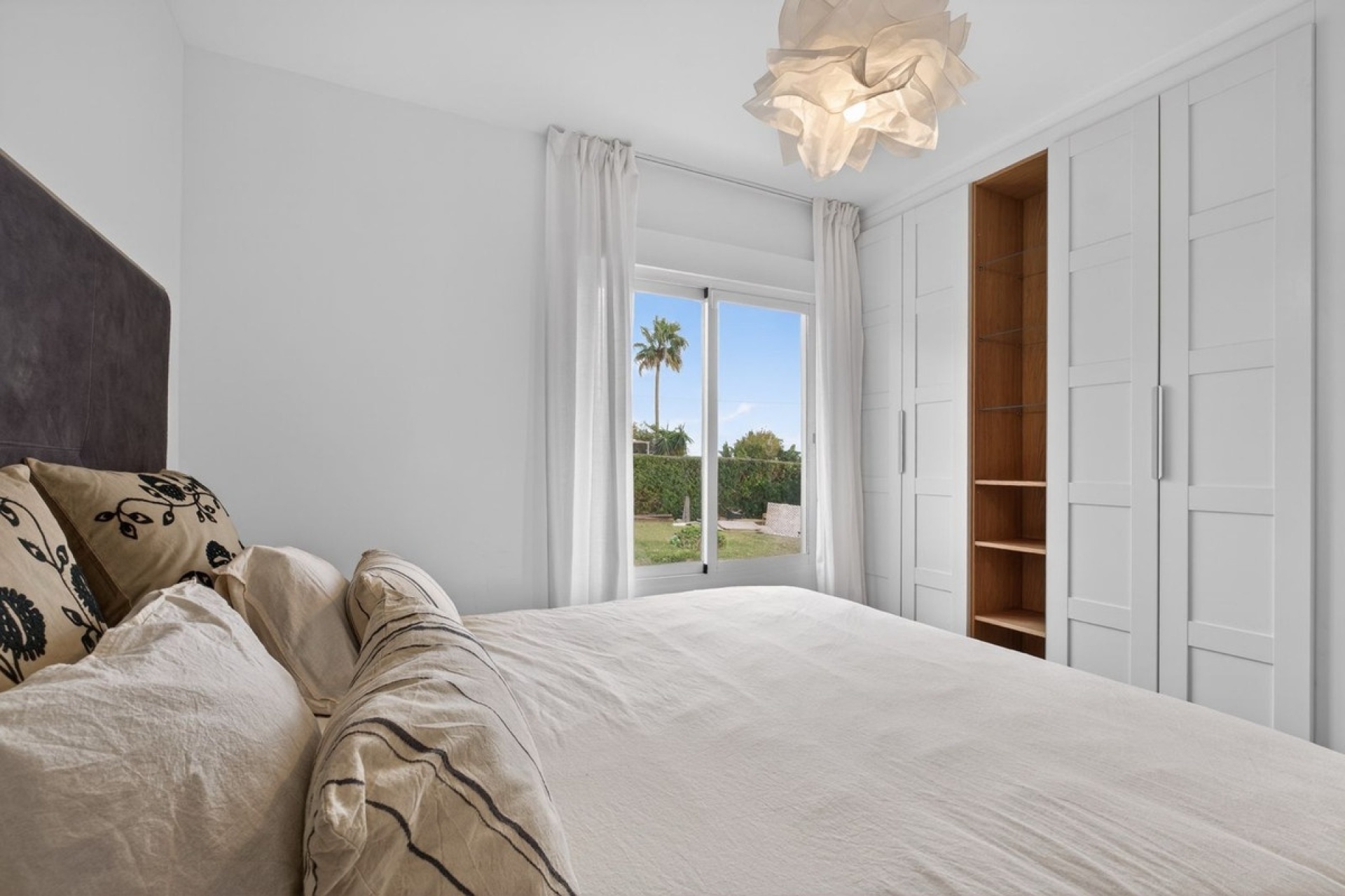 Resale - Villa - Marbella - Elviria