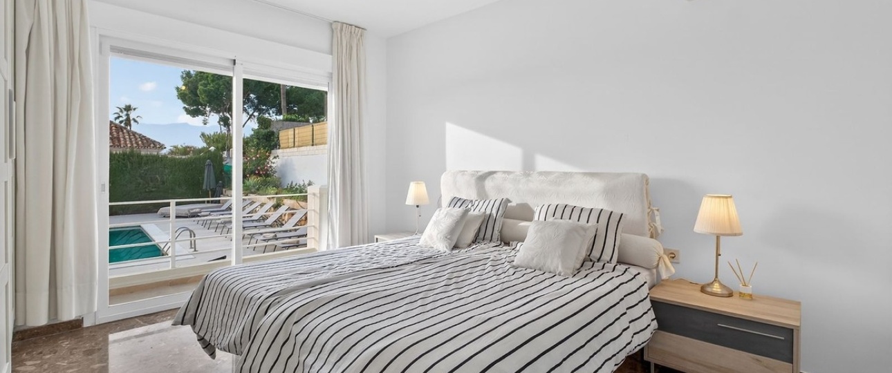Resale - Villa - Marbella - Elviria