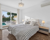 Resale - Villa - Marbella - Elviria