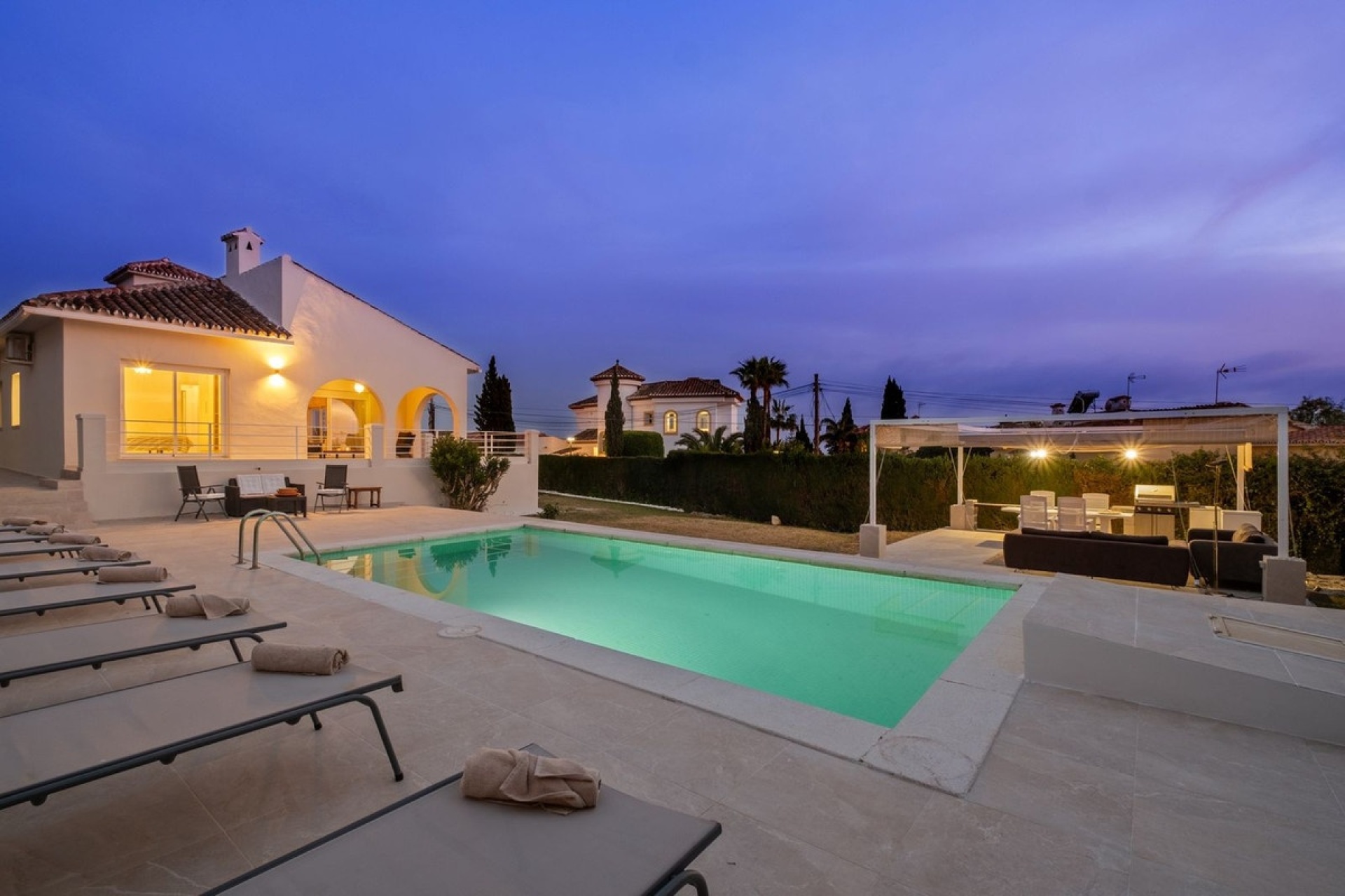 Resale - Villa - Marbella - Elviria
