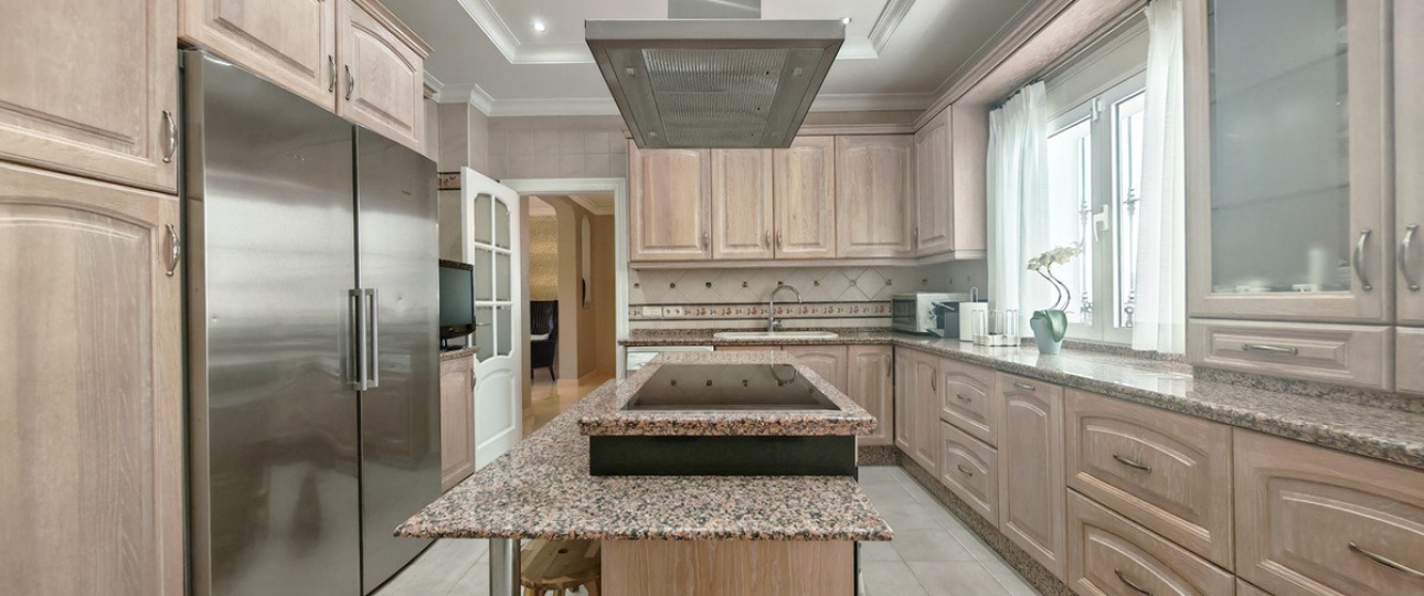 Resale - Villa - Marbella - Elviria