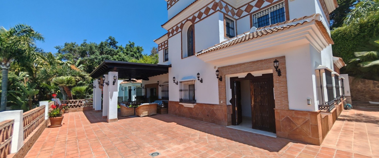 Resale - Villa - Marbella - Elviria