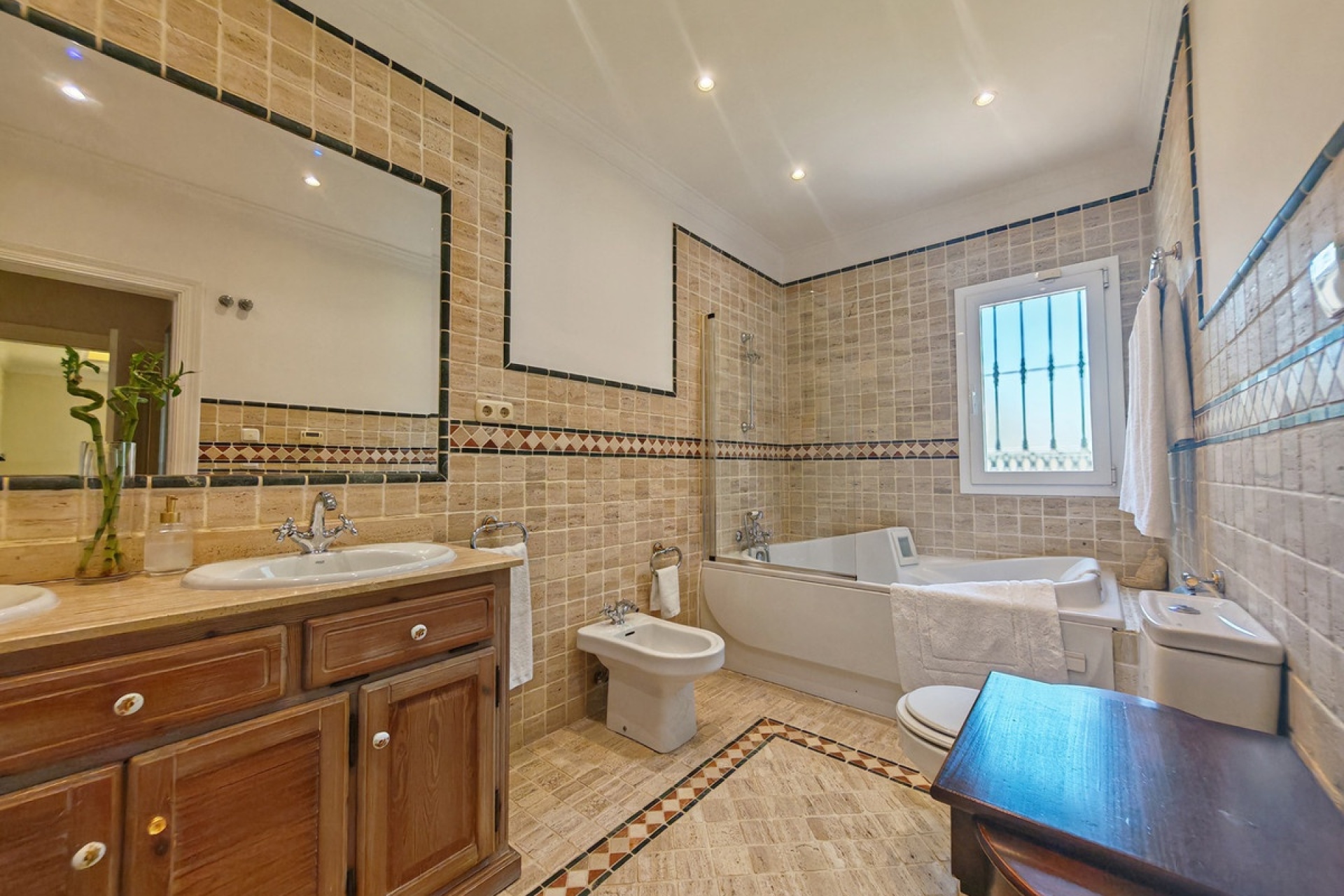 Resale - Villa - Marbella - Elviria