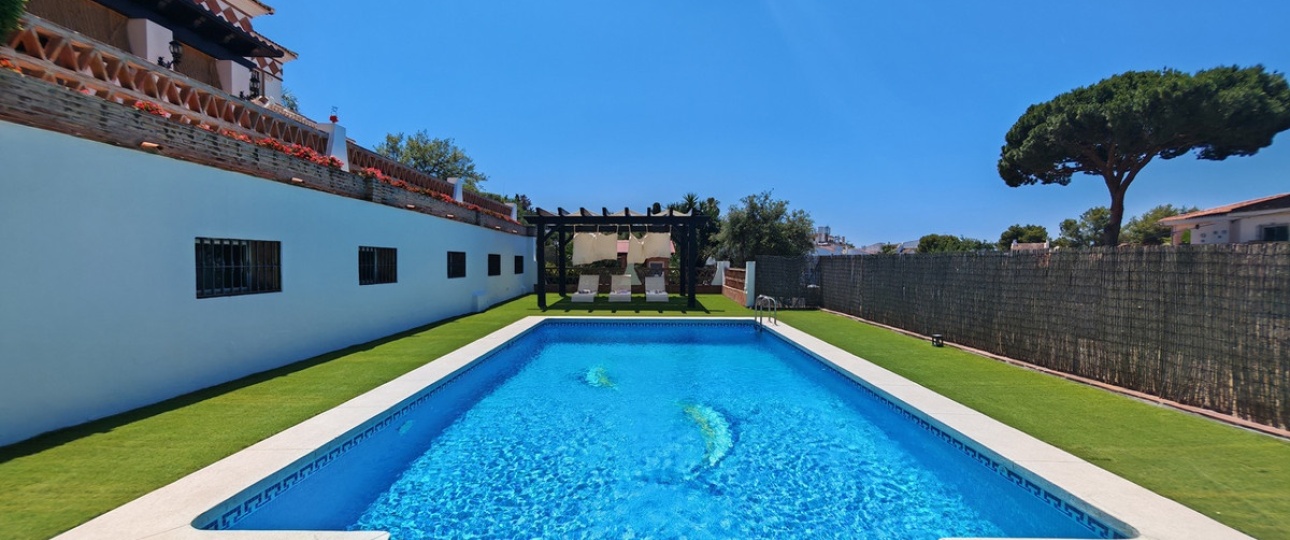 Resale - Villa - Marbella - Elviria