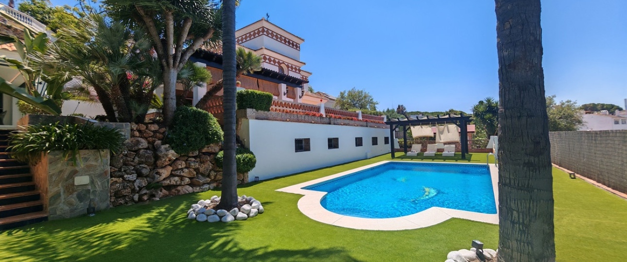 Resale - Villa - Marbella - Elviria