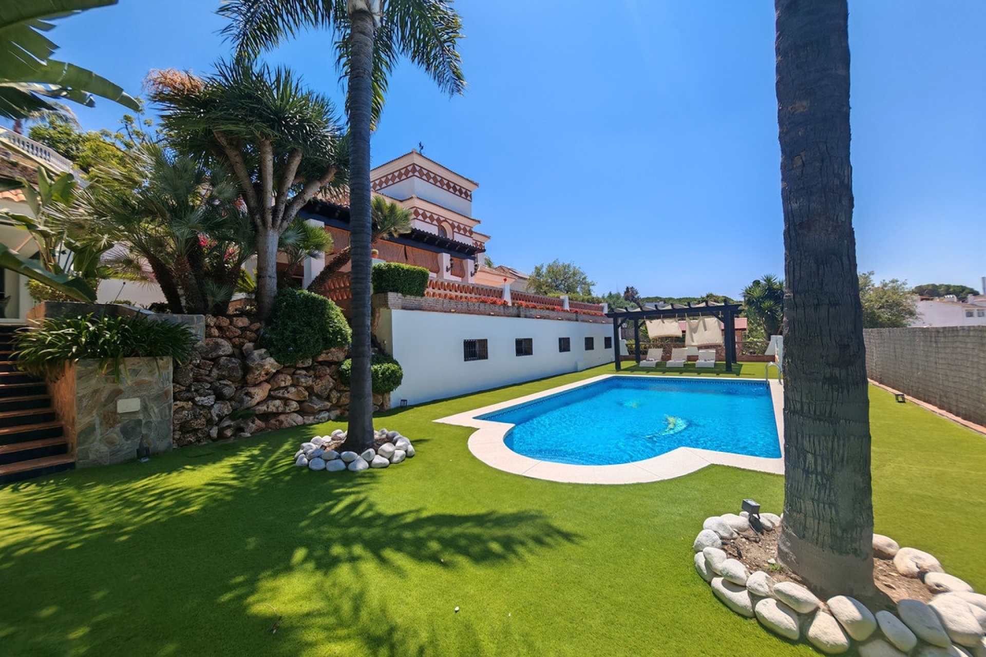 Resale - Villa - Marbella - Elviria