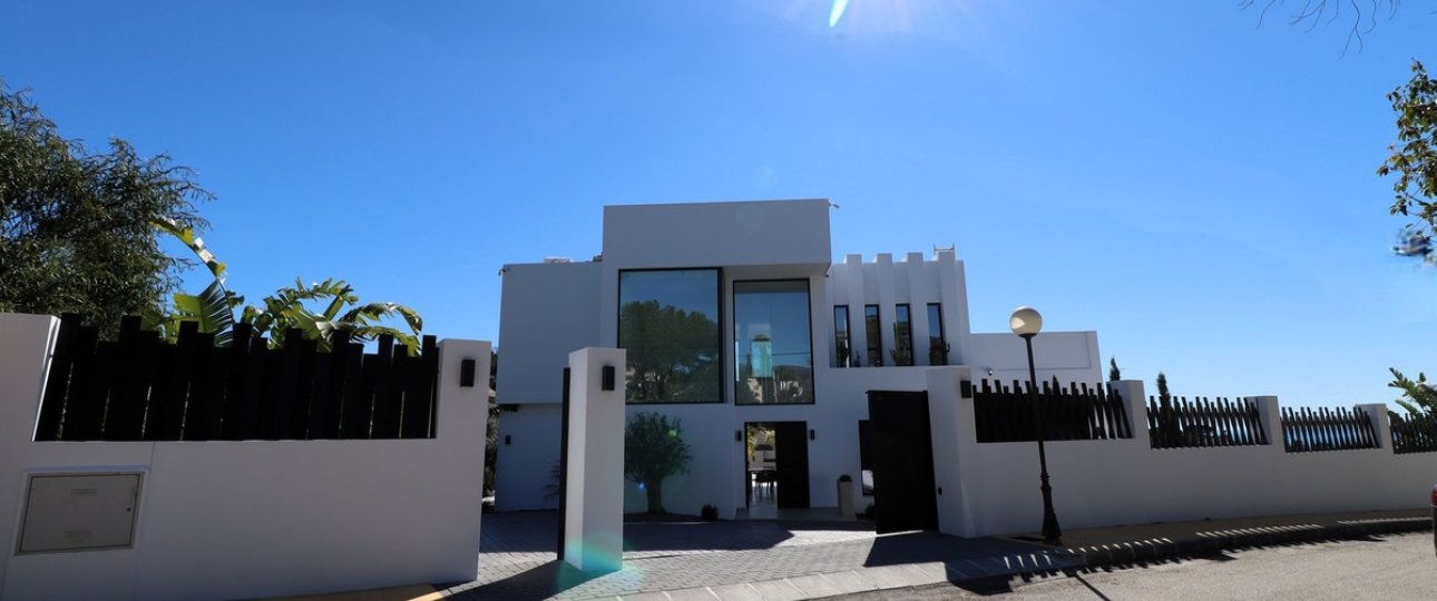 Resale - Villa - Marbella - Elviria