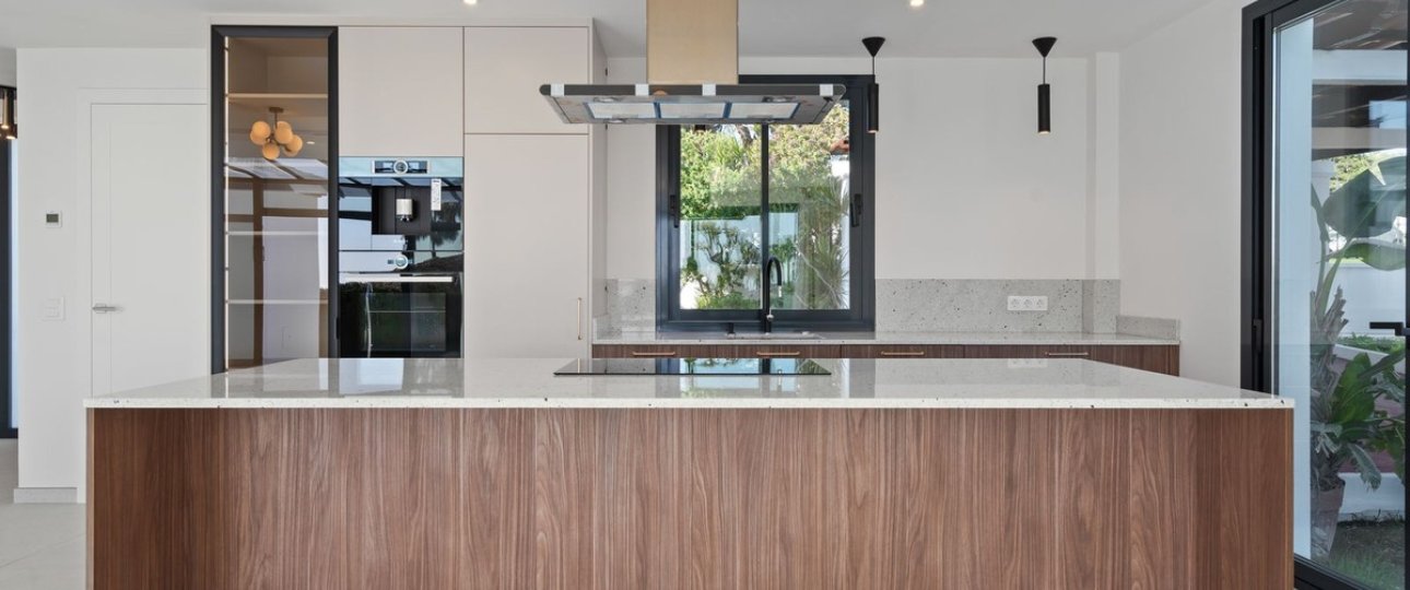 Resale - Villa - Marbella - Elviria