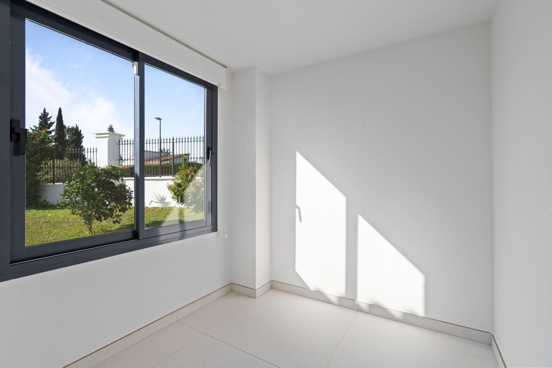 Resale - Villa - Marbella - Elviria
