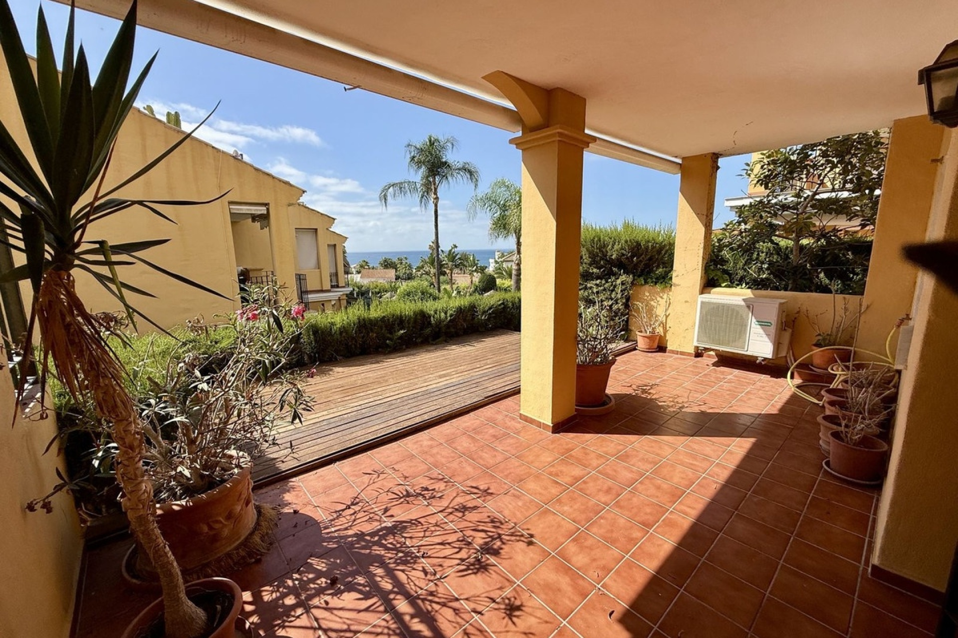 Resale - Villa - Marbella - Elviria