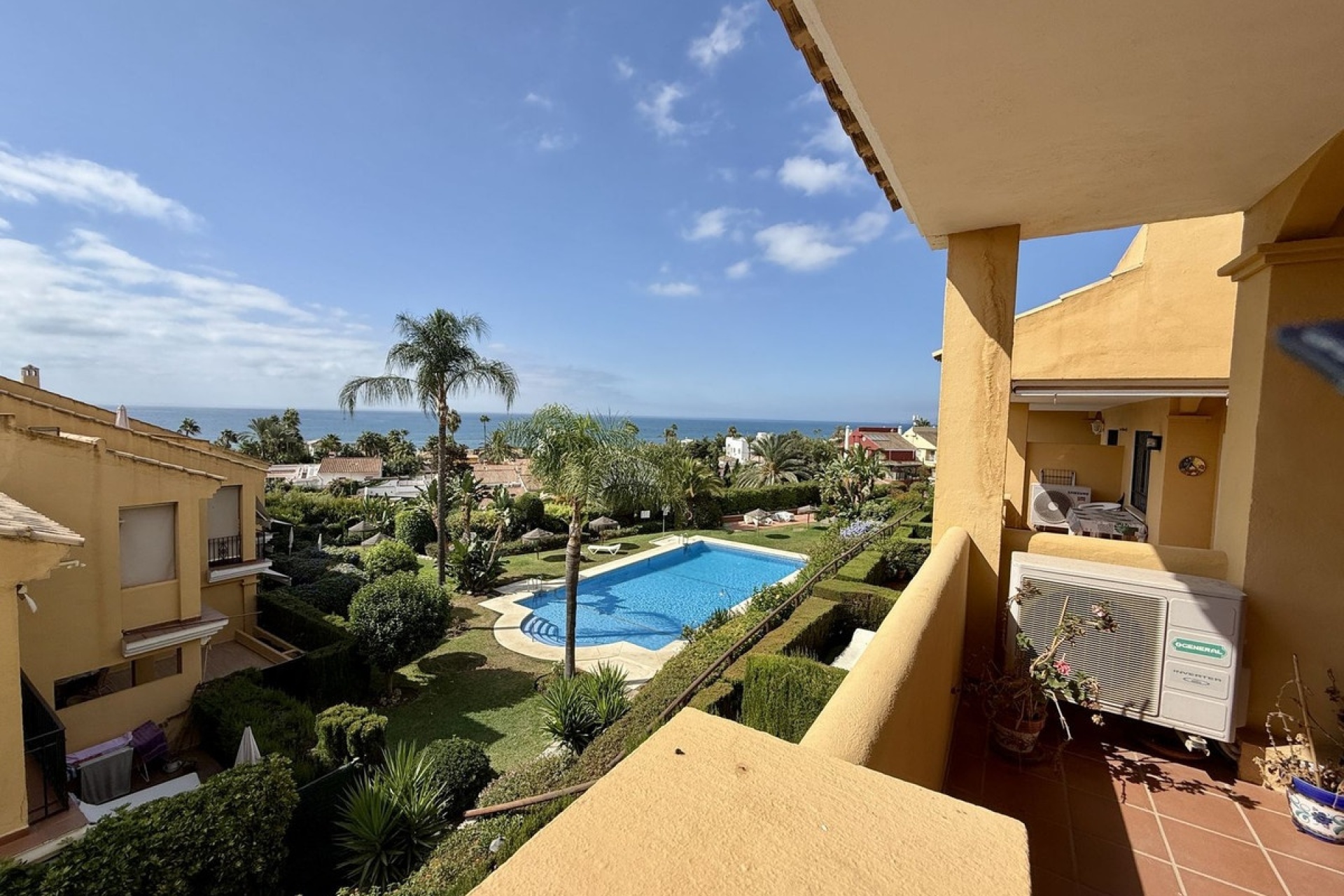 Resale - Villa - Marbella - Elviria