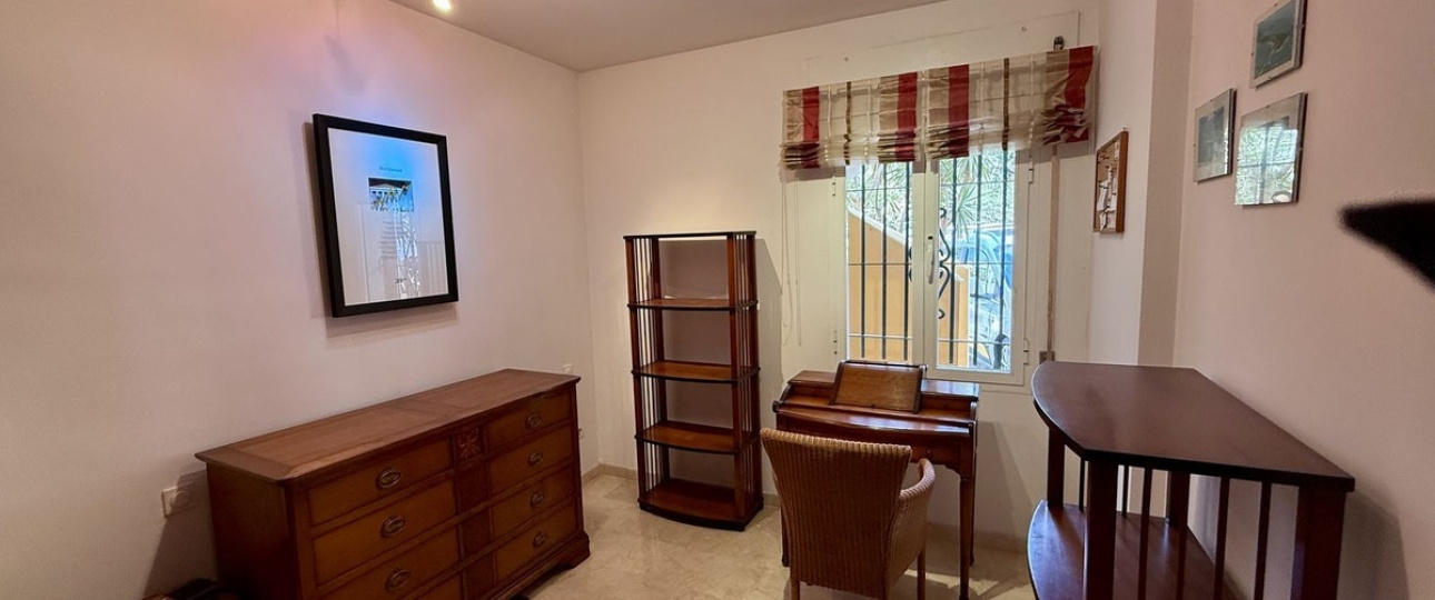 Resale - Villa - Marbella - Elviria