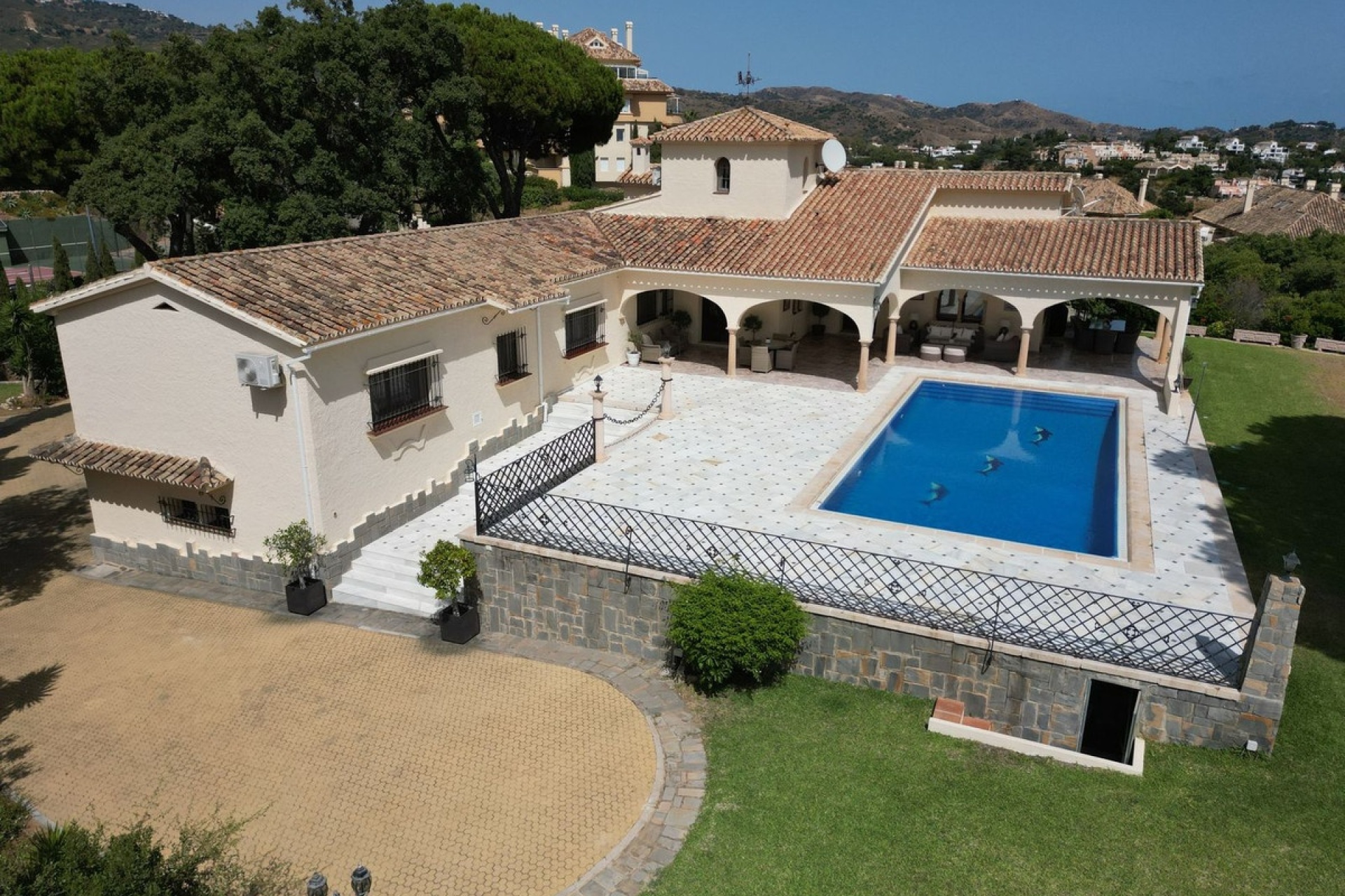 Resale - Villa - Marbella - Elviria
