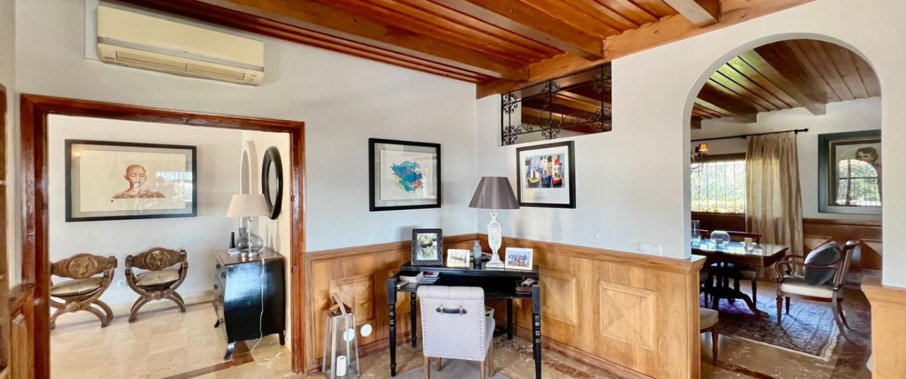 Resale - Villa - Marbella - Elviria