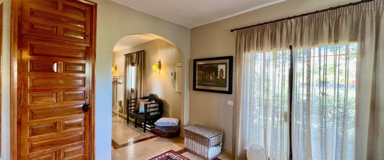 Resale - Villa - Marbella - Elviria