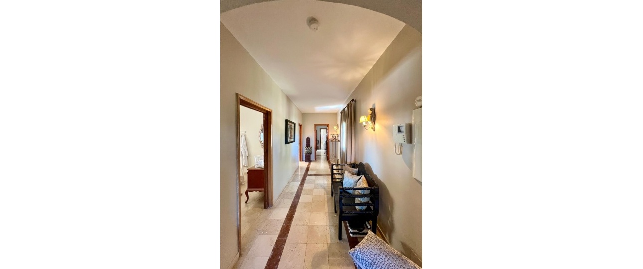 Resale - Villa - Marbella - Elviria