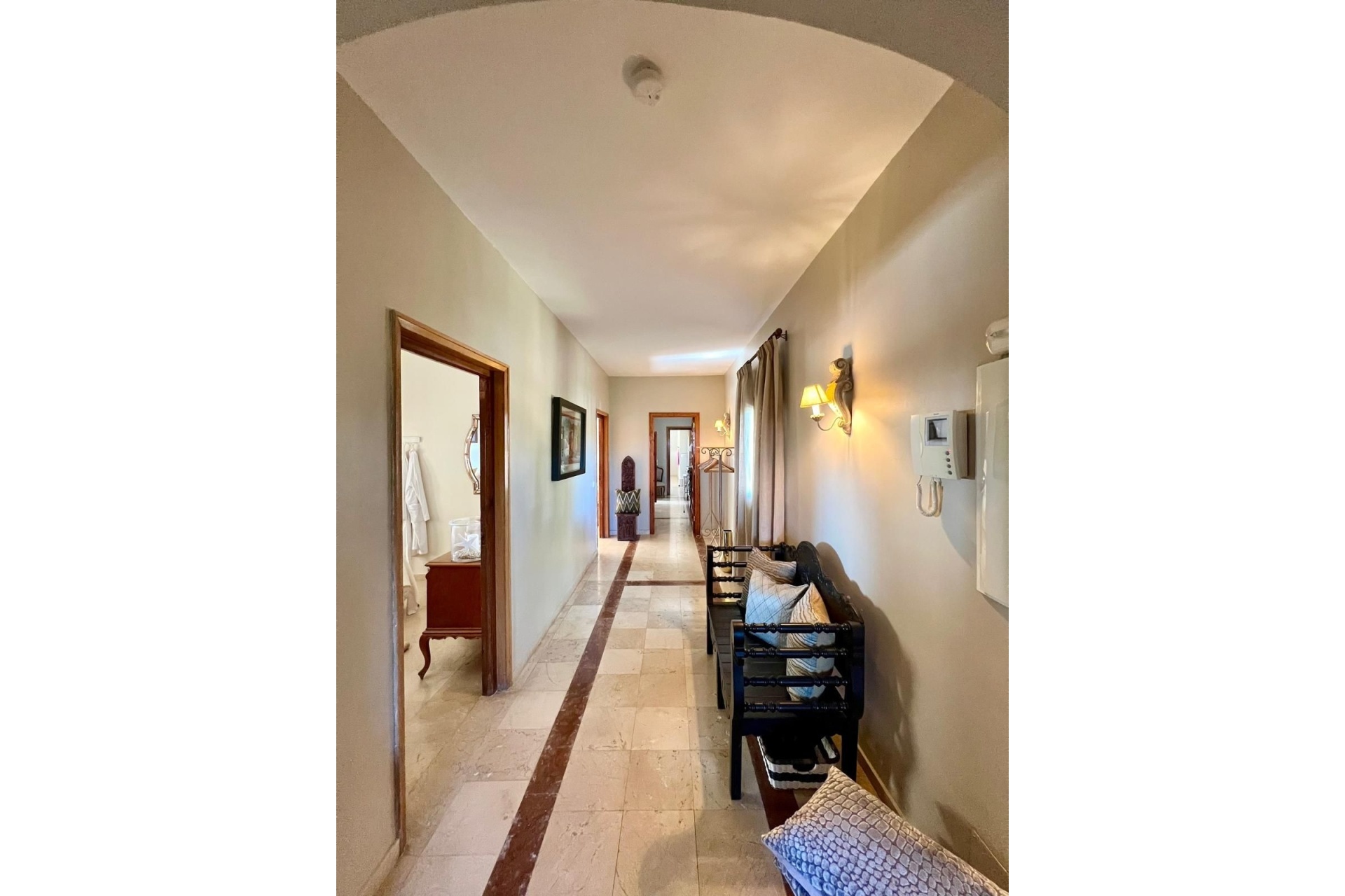 Resale - Villa - Marbella - Elviria