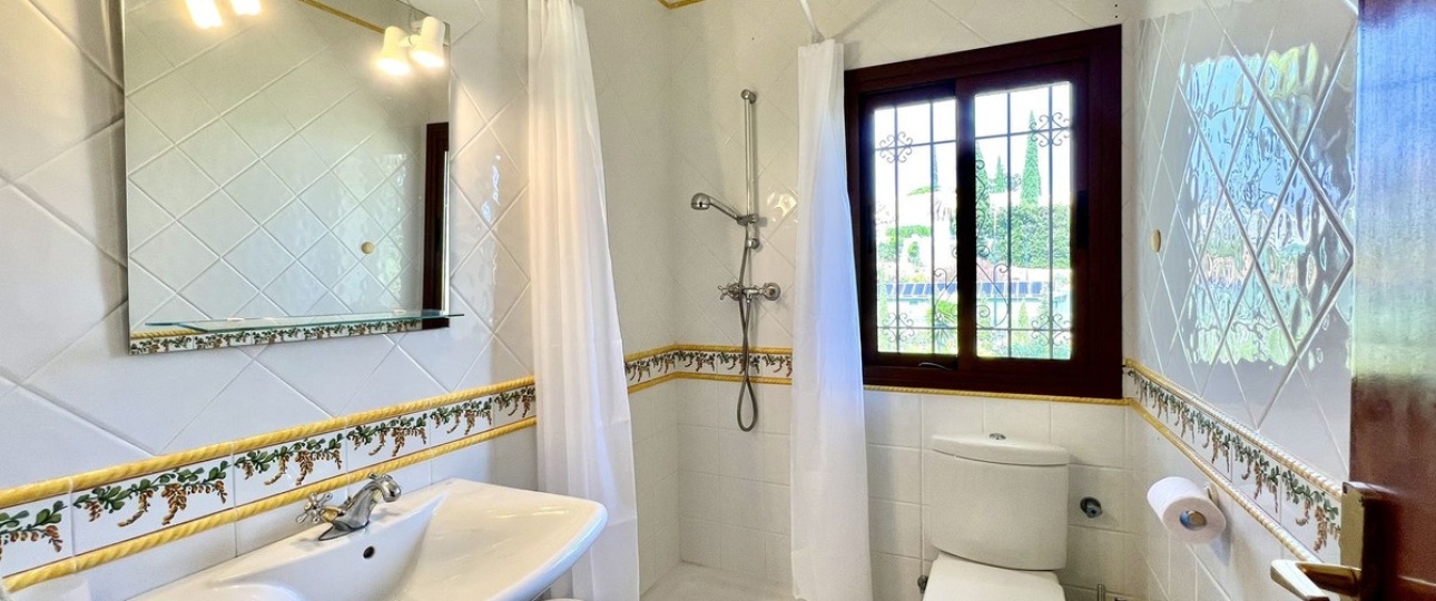 Resale - Villa - Marbella - Elviria
