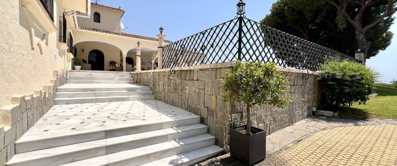 Resale - Villa - Marbella - Elviria