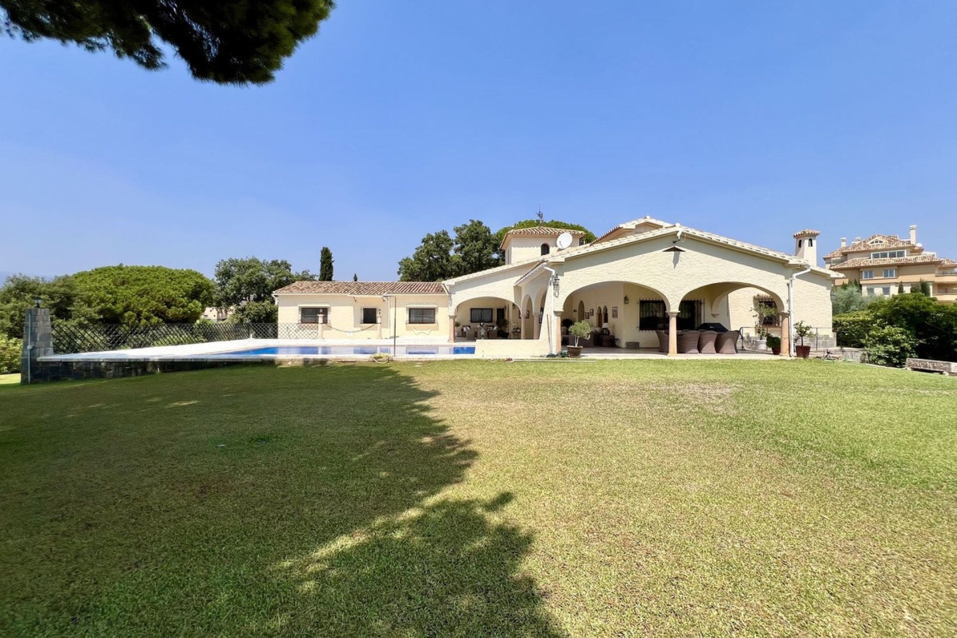 Resale - Villa - Marbella - Elviria